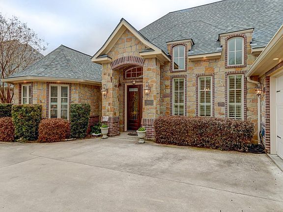 2nd image of 3702 Broadmoor Blvd