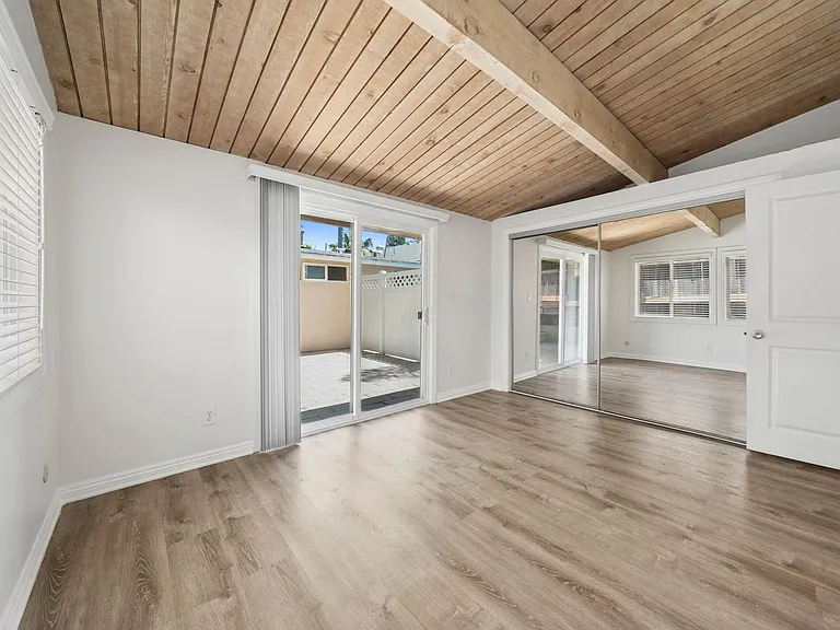 2545 Elden Ave — Photo 8