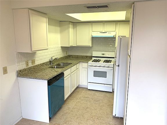 3rd image of 10407 Golden Meadow Dr