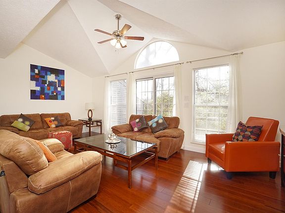 4th image of 1668 Emerald Glade Ln