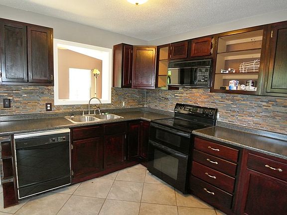 2nd image of 2813 W Lakeview Dr