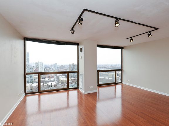 3rd image of 4343 N Clarendon Ave APT 2501