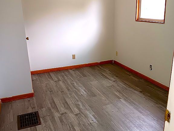 5th image of 1718 W 9th St
