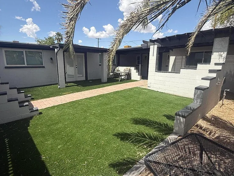 1518 E Cortez St — Photo 2