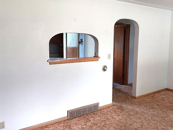 3rd image of 2410 Country Ln