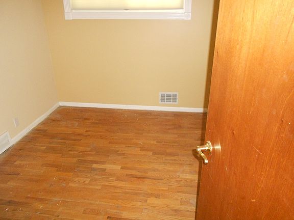 5th image of 504 Balsam Dr