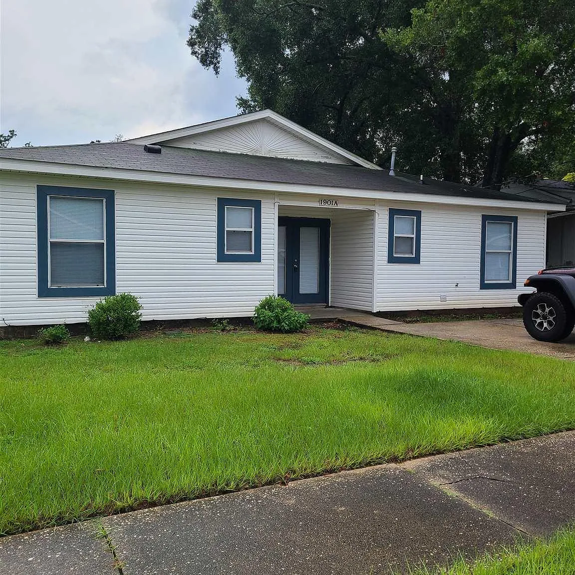 3 bed, 921 sqft, $995 — Photo 1