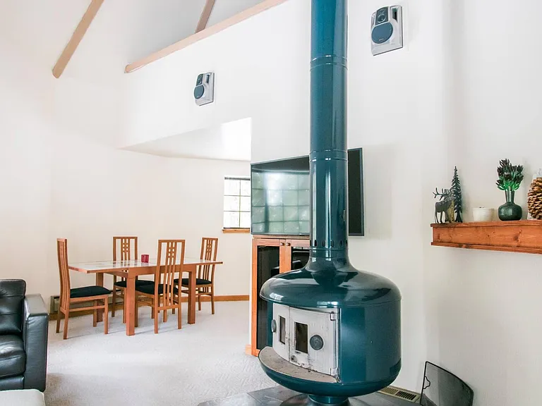 1434 Skyline Dr — Photo 7
