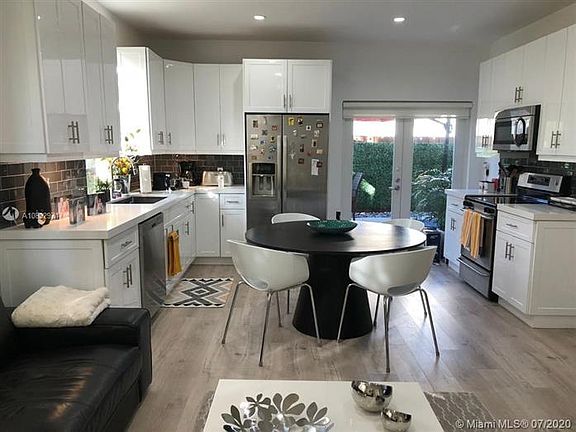 3rd image of 2908 Royal Palm Ave APT 2