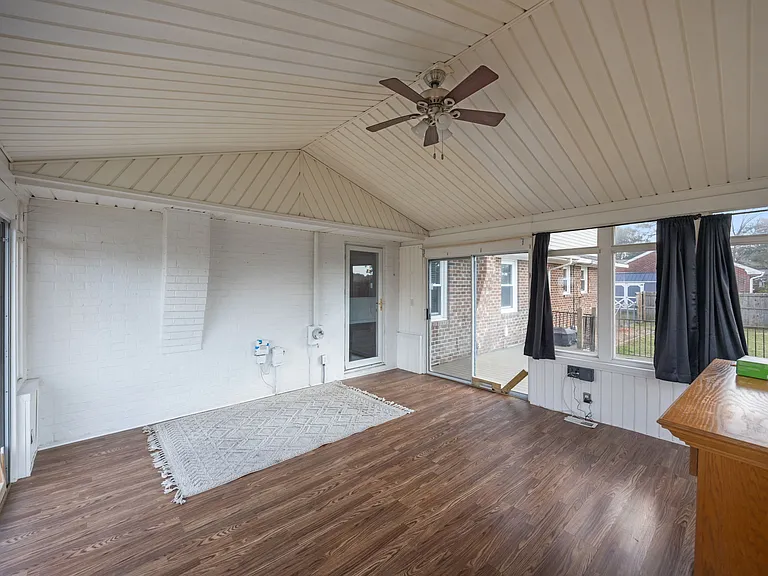 4130 Terrace Dr — Photo 15