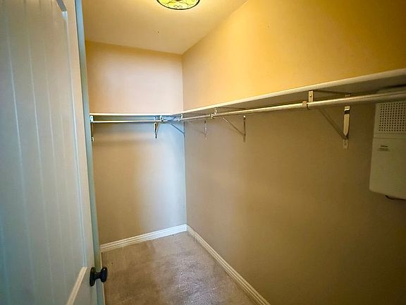 5th image of 645 Temple Ave Unit 3