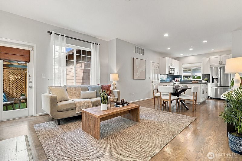 4th image of 10765 221st Lane NE #17