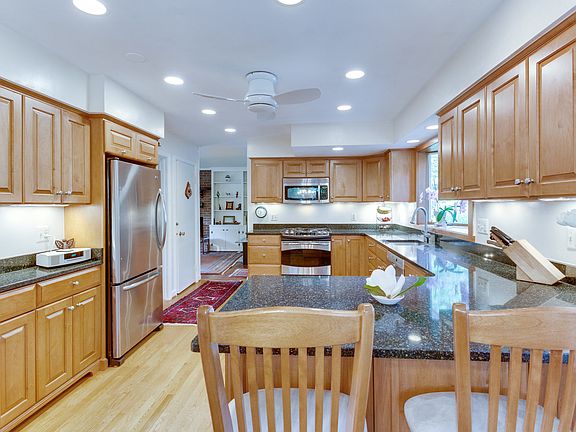 4th image of 2110 Freda Dr