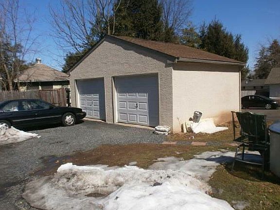 Garage (front portion)