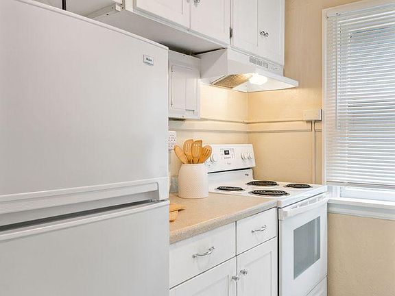 5th image of 108 N Buchanan Ave #201
