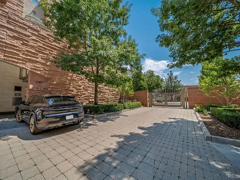100 Detroit St #403 — Photo 43
