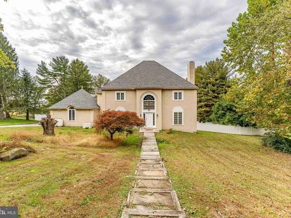 1103 Clover Hill Dr, West Chester, PA 19382