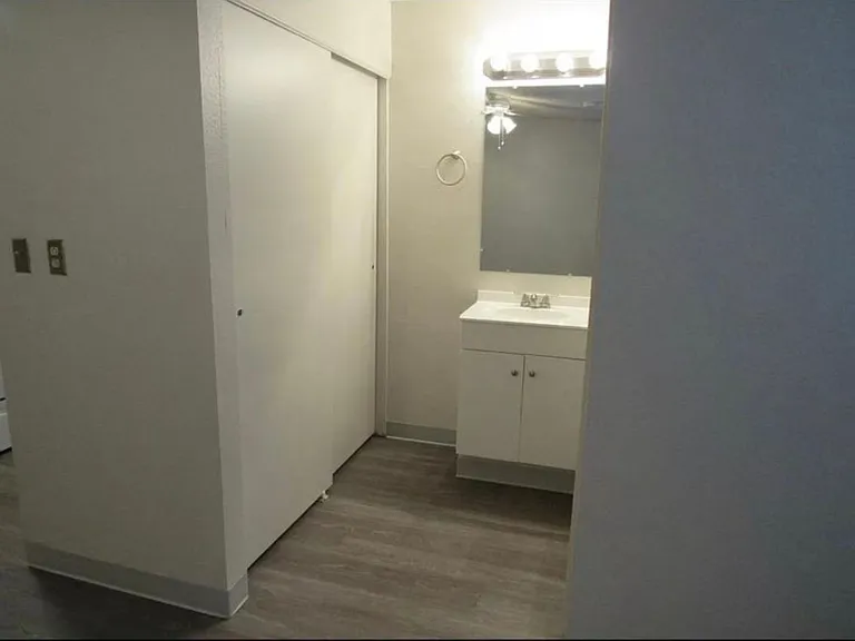 543 W 6th St — Photo 5