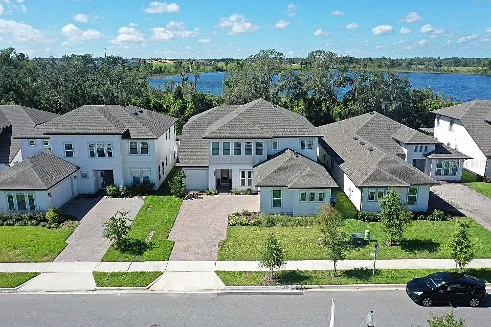 5 bed, 4.5 bath, 3767 sqft, $6,900 — Photo 1