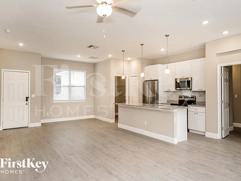 674 Tobias St SE — Photo 5