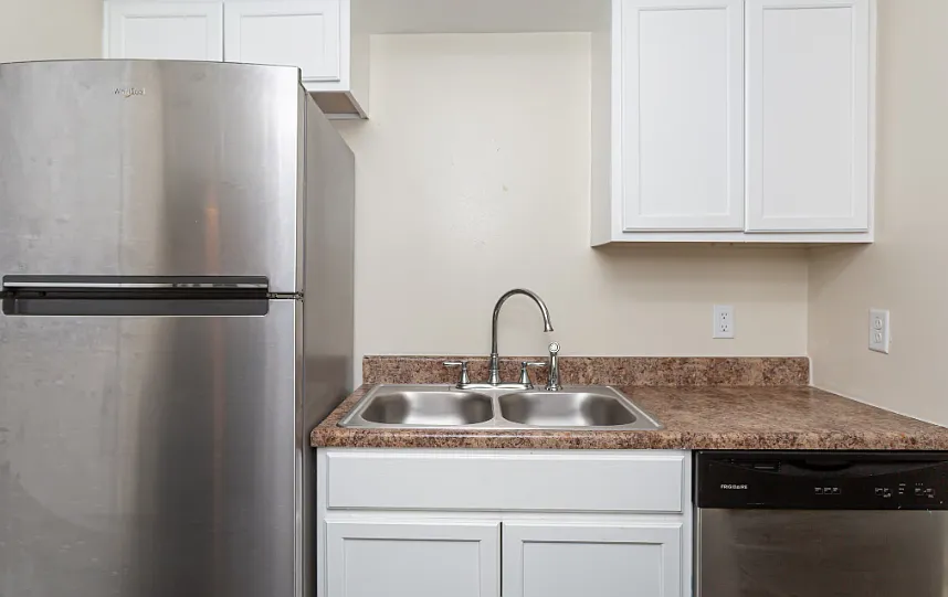 Cedarwood Apartments — Photo 2