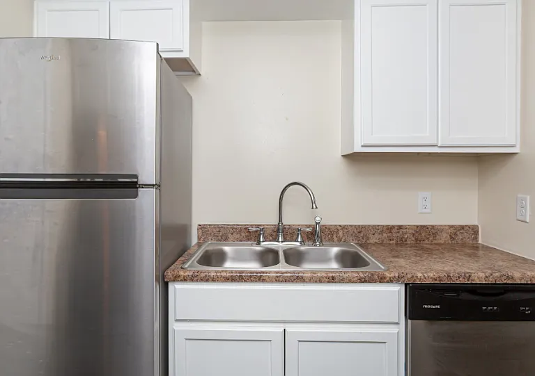 Cedarwood Apartments — Photo 3
