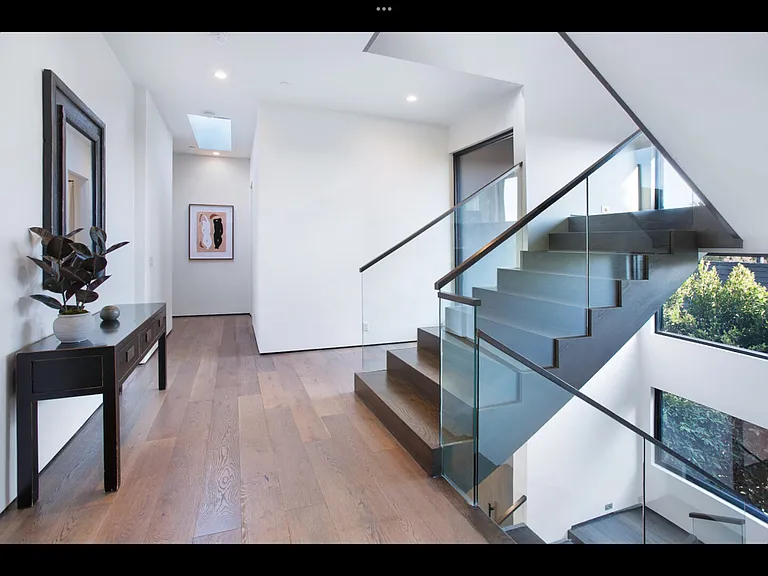N Gardner St — Photo 22
