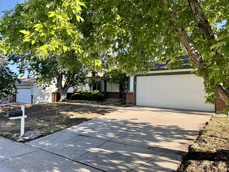 17949 E Oxford Pl
