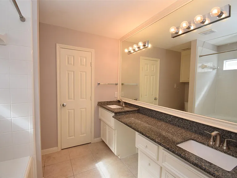 722 Memorial Heights Dr — Photo 32