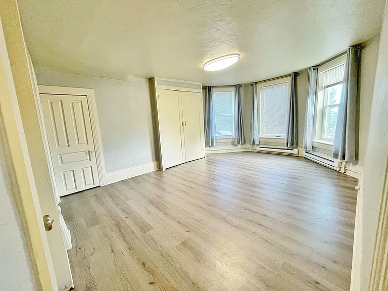 621 S Adams St — Photo 4