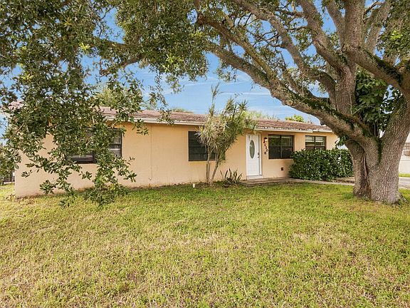 3rd image of 4620 SW 23rd St