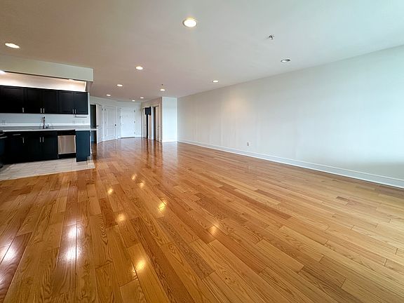 4th image of 19-19 24th Ave #L513