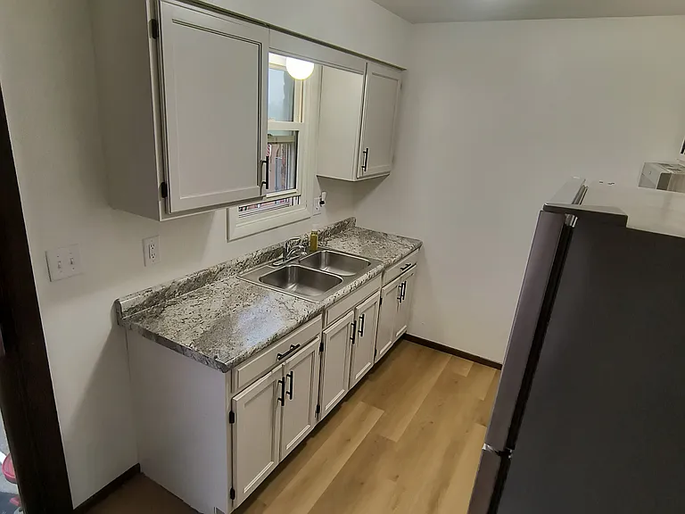 1919 Canterbury Dr — Photo 1