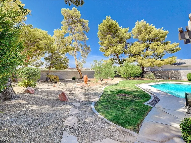 408 Lacy Ln — Photo 35