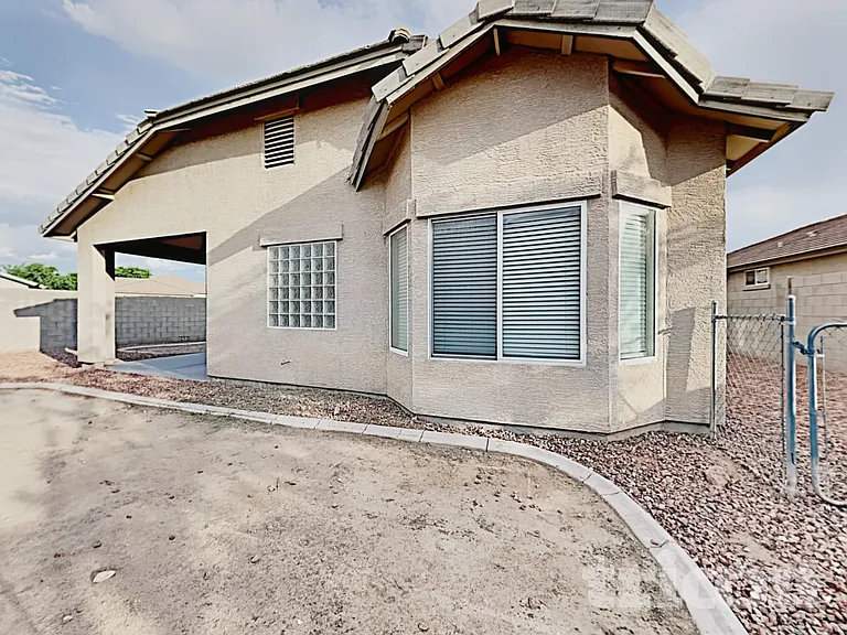 11717 W Jackson St — Photo 14