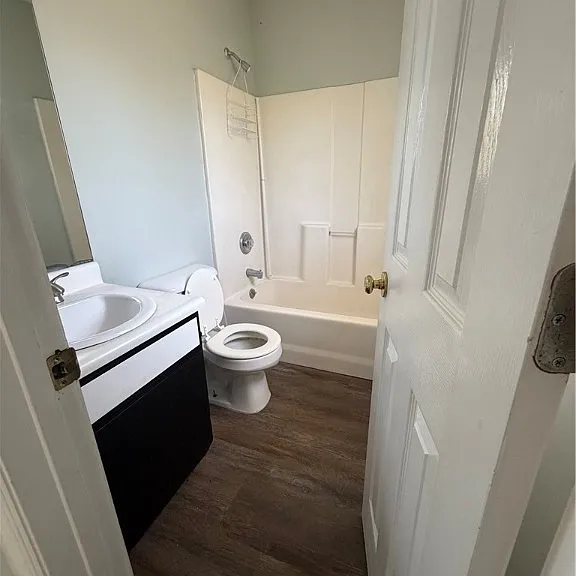 26 Chatham St #A — Photo 13