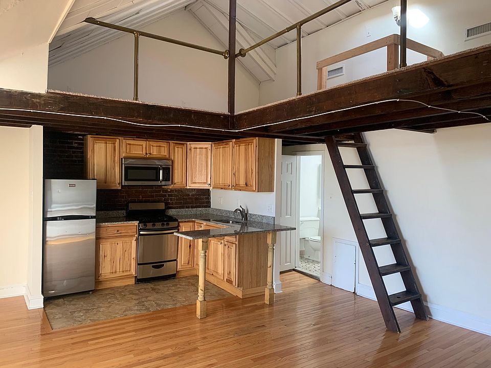 1st image of 711 Pine St #4