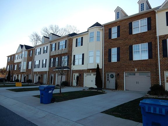 2nd image of 3008 Hill St Unit 208