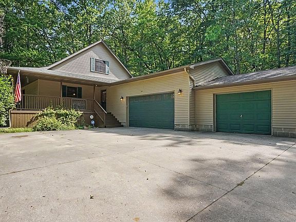 3rd image of 722 Bungo Lake Rd