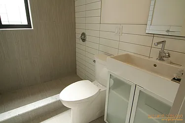 Rented by aptsandlofts.com