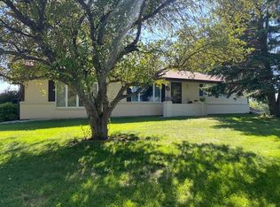 1202 Hilltop Cir, North Platte, NE 69101