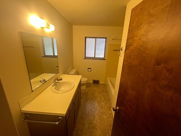 5th image of 828 Edgewood Pl