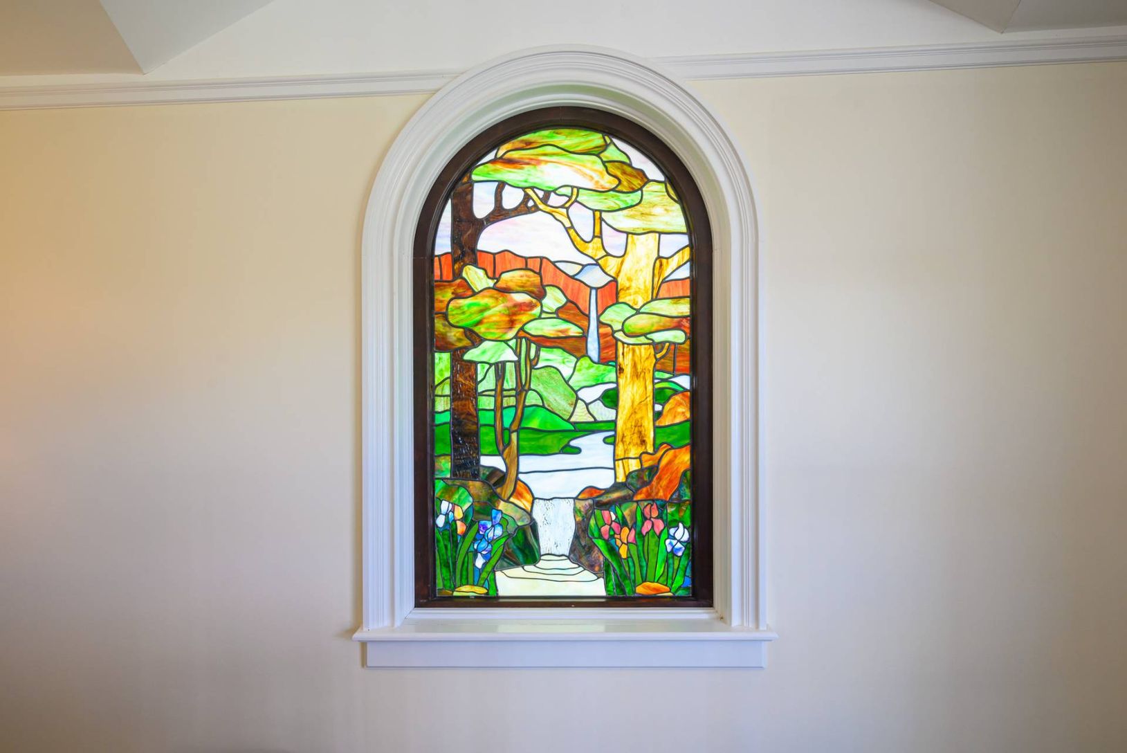  Cottage has stained glass