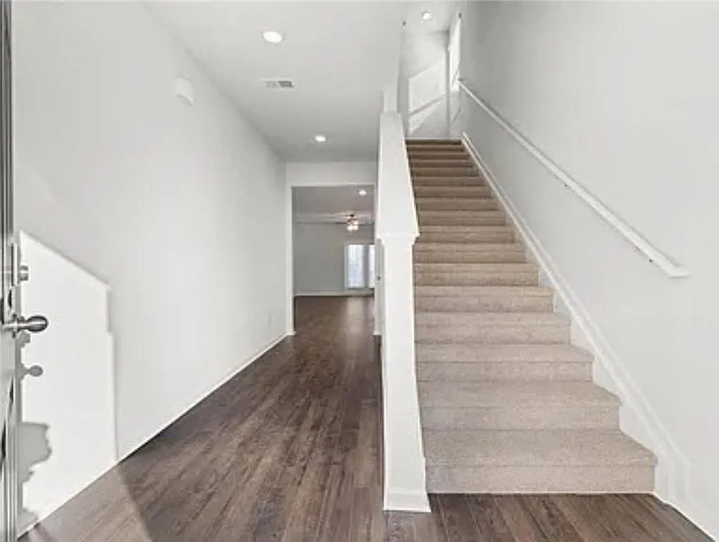 5 bed, 3.0 bath, 2480 sqft, $3,600 — Photo 4
