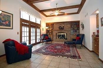 5th image of 490 Columbine Ln
