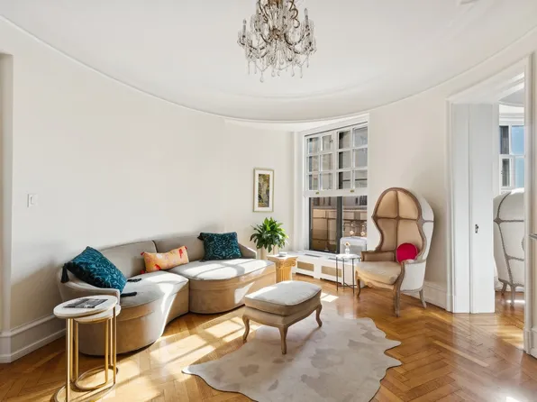 2109 Broadway image 1 of 17