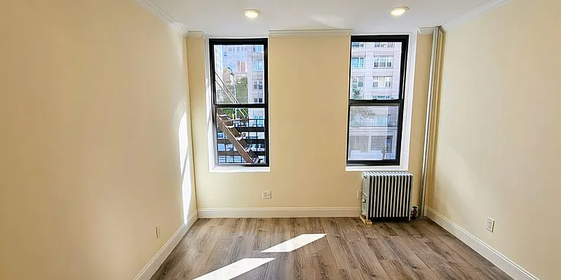 Bedroom, photo 1