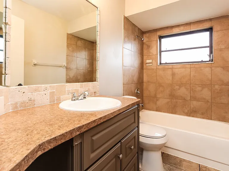 1414 NE Van Loon Ln — Photo 9