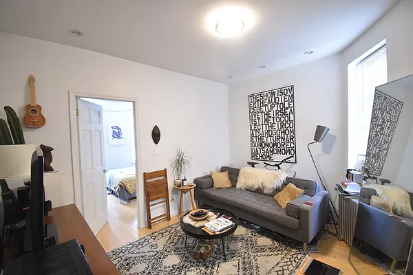 Rented by Wyllie Real Estate | media 10