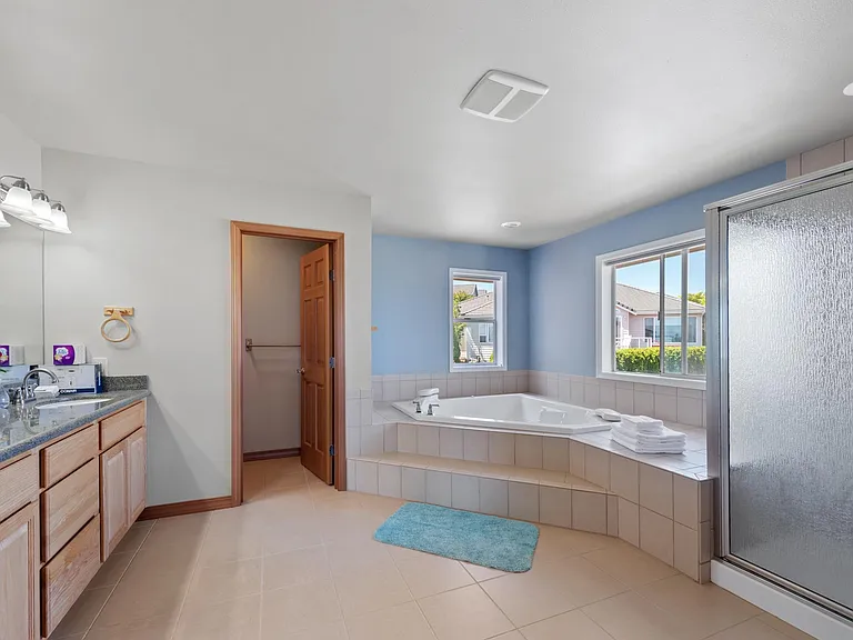 1920 Parkview Dr NE — Photo 18